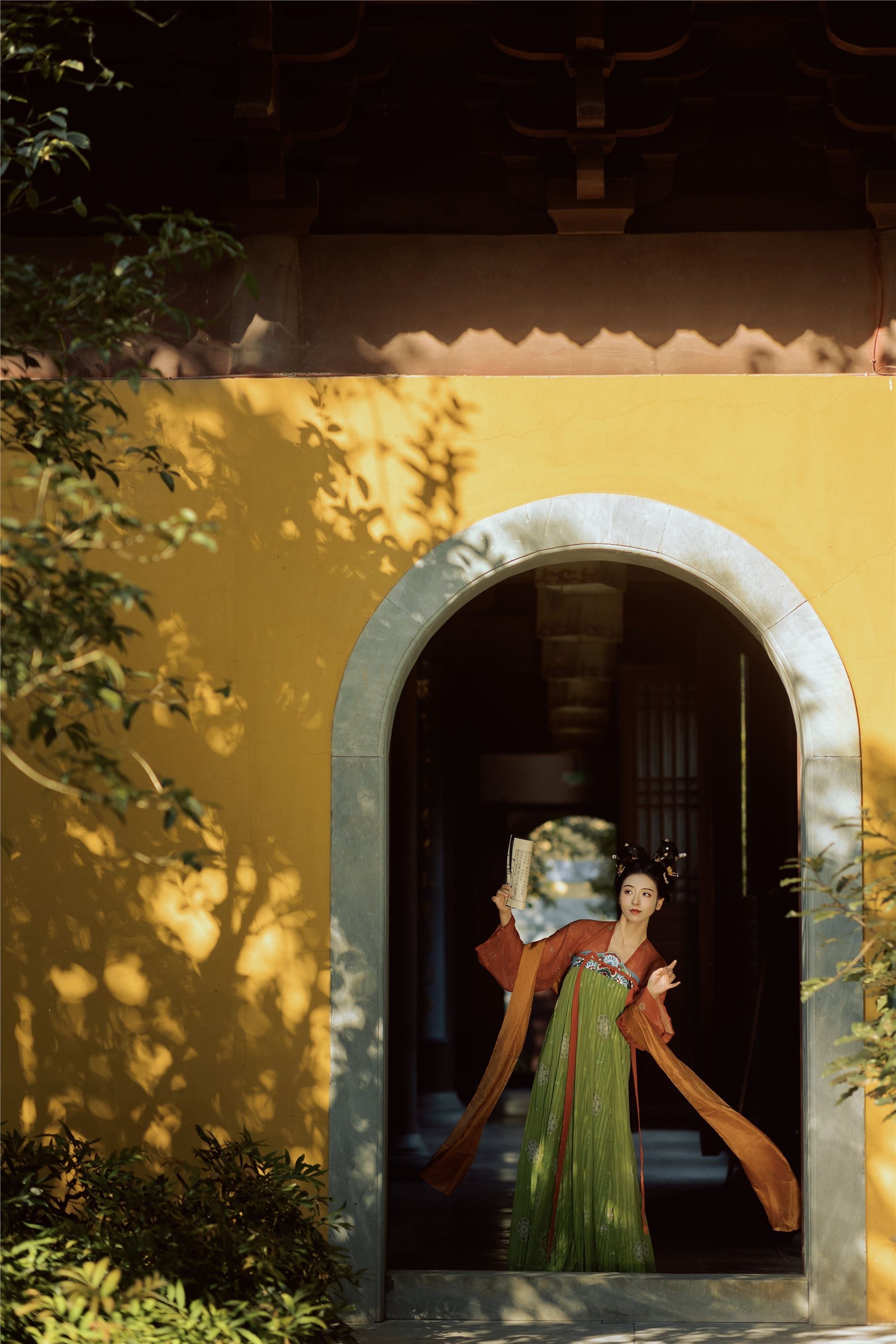 YITUYU艺图语 2025.01.14 悭晚秋 墨律